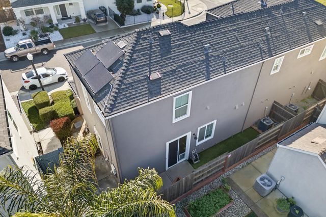 6 Aurum Park Ct, Sacramento, CA 95838