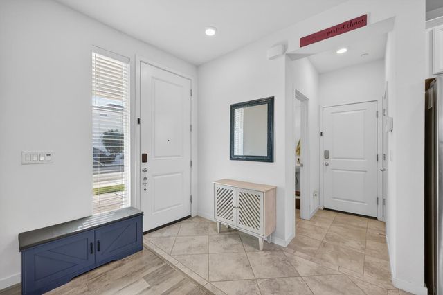 6 Aurum Park Ct, Sacramento, CA 95838