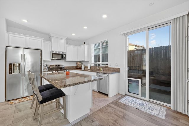 6 Aurum Park Ct, Sacramento, CA 95838