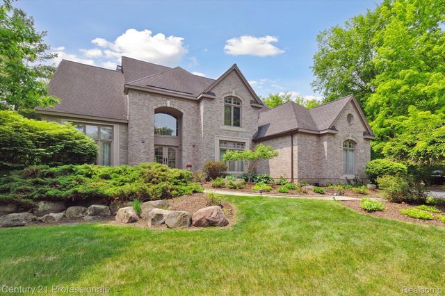 6642 Carlyle Court, West Bloomfield Charter Township, MI 48322