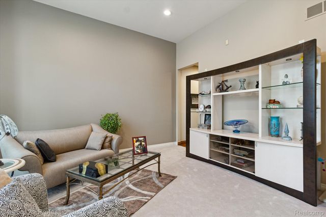 6642 Carlyle Court, West Bloomfield Charter Township, MI 48322