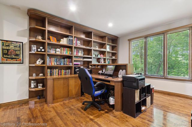 6642 Carlyle Court, West Bloomfield Charter Township, MI 48322