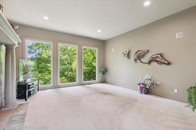 6642 Carlyle Court, West Bloomfield Charter Township, MI 48322