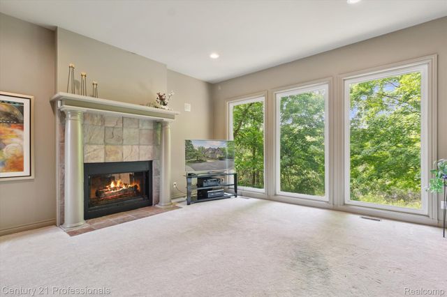 6642 Carlyle Court, West Bloomfield Charter Township, MI 48322