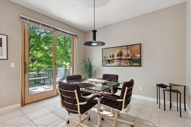 6642 Carlyle Court, West Bloomfield Charter Township, MI 48322