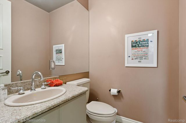 6642 Carlyle Court, West Bloomfield Charter Township, MI 48322