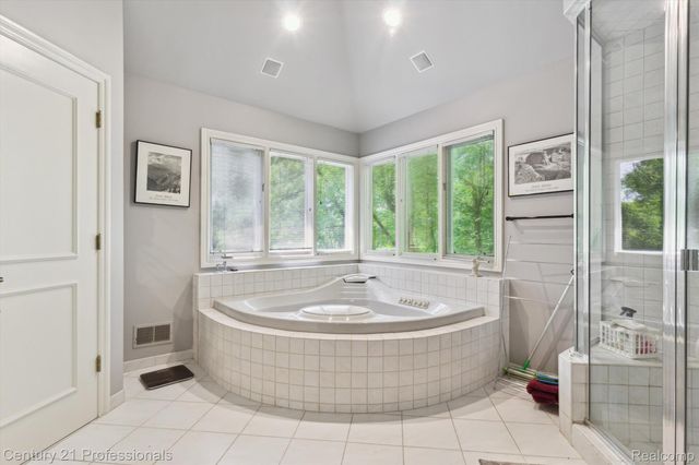 6642 Carlyle Court, West Bloomfield Charter Township, MI 48322