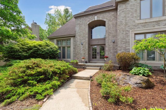 6642 Carlyle Court, West Bloomfield Charter Township, MI 48322