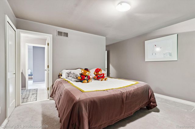 6642 Carlyle Court, West Bloomfield Charter Township, MI 48322