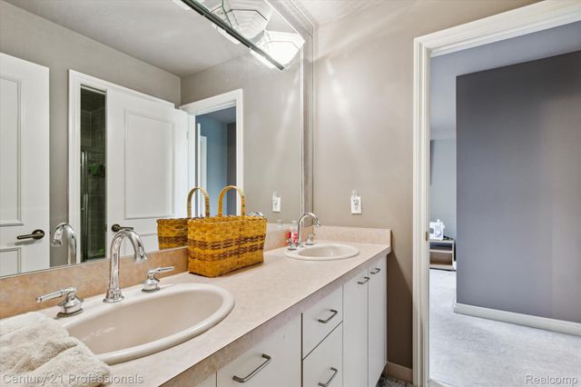 6642 Carlyle Court, West Bloomfield Charter Township, MI 48322