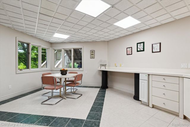 6642 Carlyle Court, West Bloomfield Charter Township, MI 48322