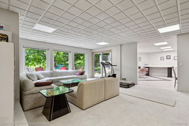 6642 Carlyle Court, West Bloomfield Charter Township, MI 48322