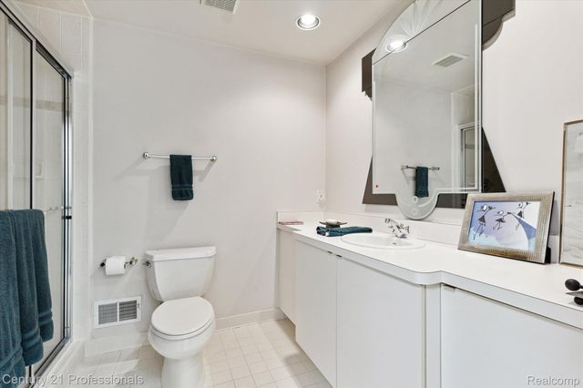 6642 Carlyle Court, West Bloomfield Charter Township, MI 48322