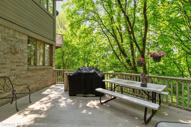 6642 Carlyle Court, West Bloomfield Charter Township, MI 48322