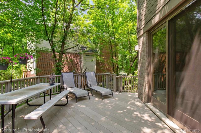 6642 Carlyle Court, West Bloomfield Charter Township, MI 48322