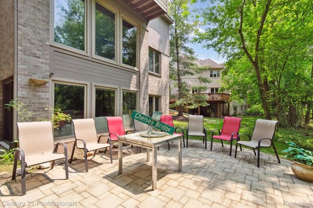 6642 Carlyle Court, West Bloomfield Charter Township, MI 48322