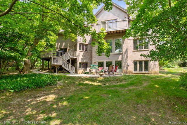 6642 Carlyle Court, West Bloomfield Charter Township, MI 48322