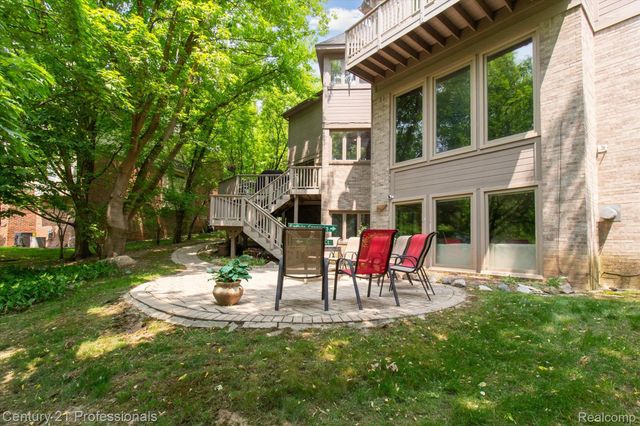 6642 Carlyle Court, West Bloomfield Charter Township, MI 48322