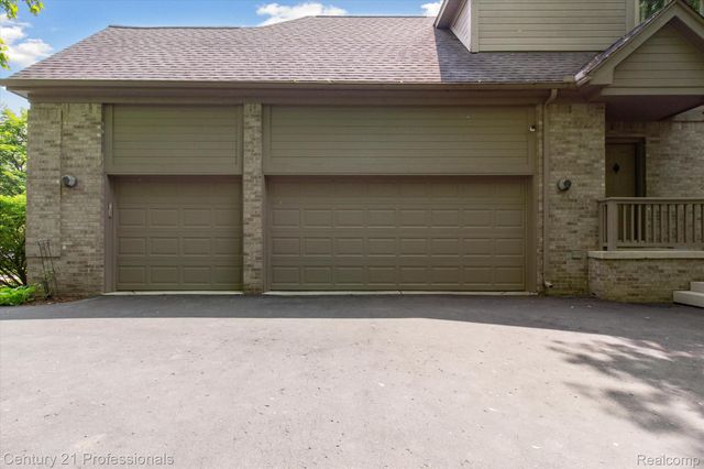 6642 Carlyle Court, West Bloomfield Charter Township, MI 48322