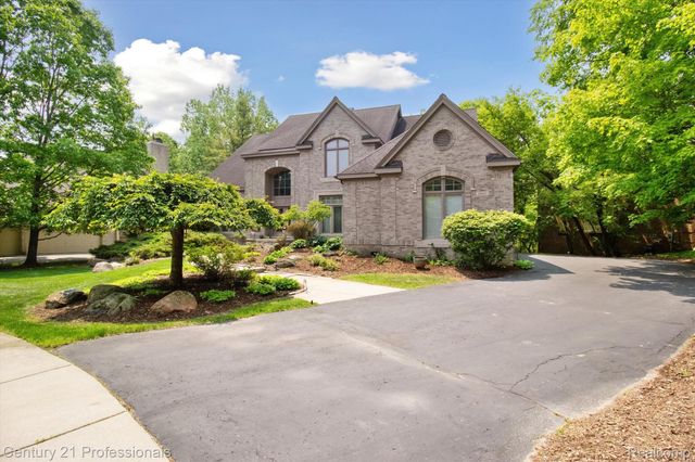 6642 Carlyle Court, West Bloomfield Charter Township, MI 48322