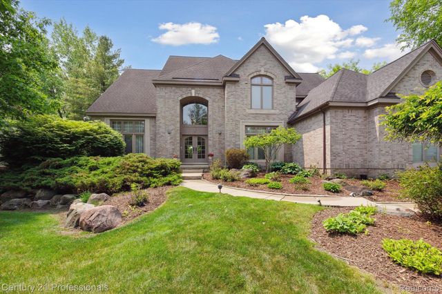 6642 Carlyle Court, West Bloomfield Charter Township, MI 48322