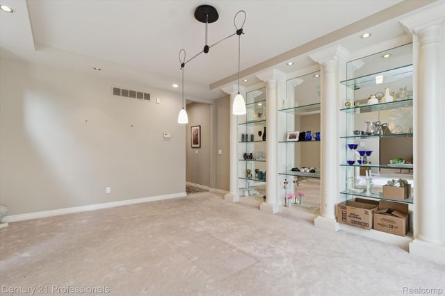 6642 Carlyle Court, West Bloomfield Charter Township, MI 48322