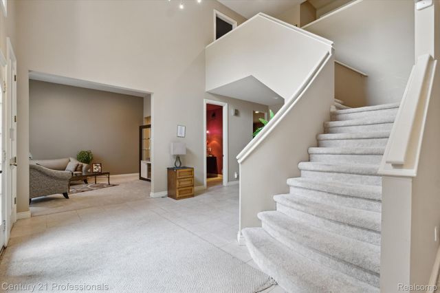 6642 Carlyle Court, West Bloomfield Charter Township, MI 48322