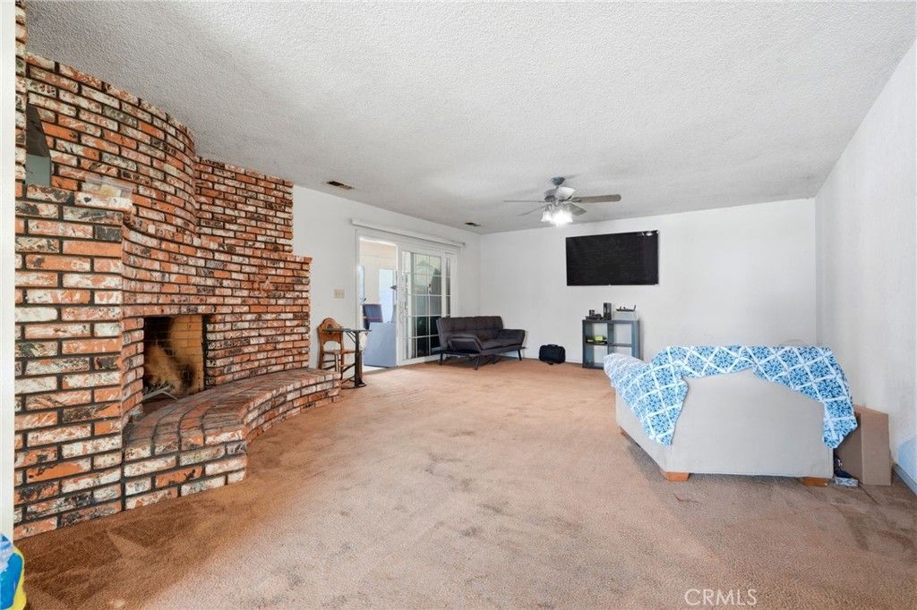 Image 10 of property listing at 153 Bonita Ave, Fowler, CA 93625