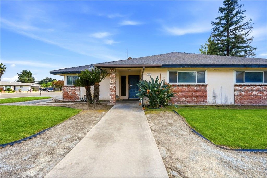 Image 2 of property listing at 153 Bonita Ave, Fowler, CA 93625