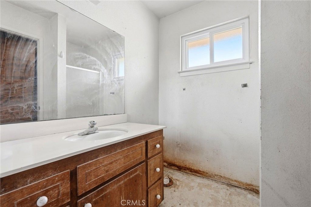 Image 23 of property listing at 153 Bonita Ave, Fowler, CA 93625