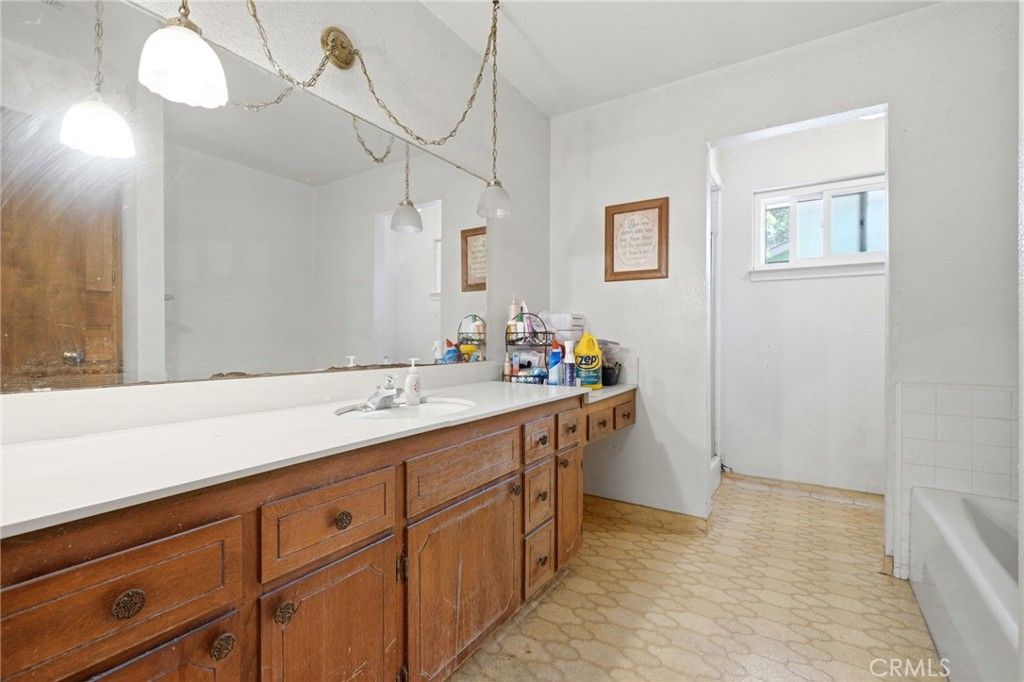 Image 28 of property listing at 153 Bonita Ave, Fowler, CA 93625