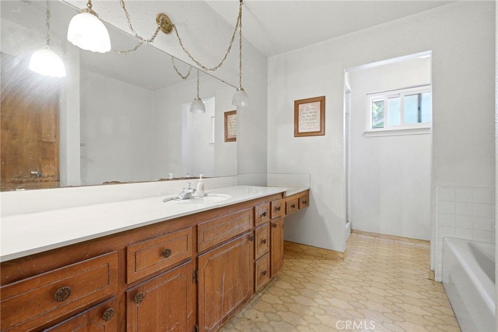Image 29 of property listing at 153 Bonita Ave, Fowler, CA 93625
