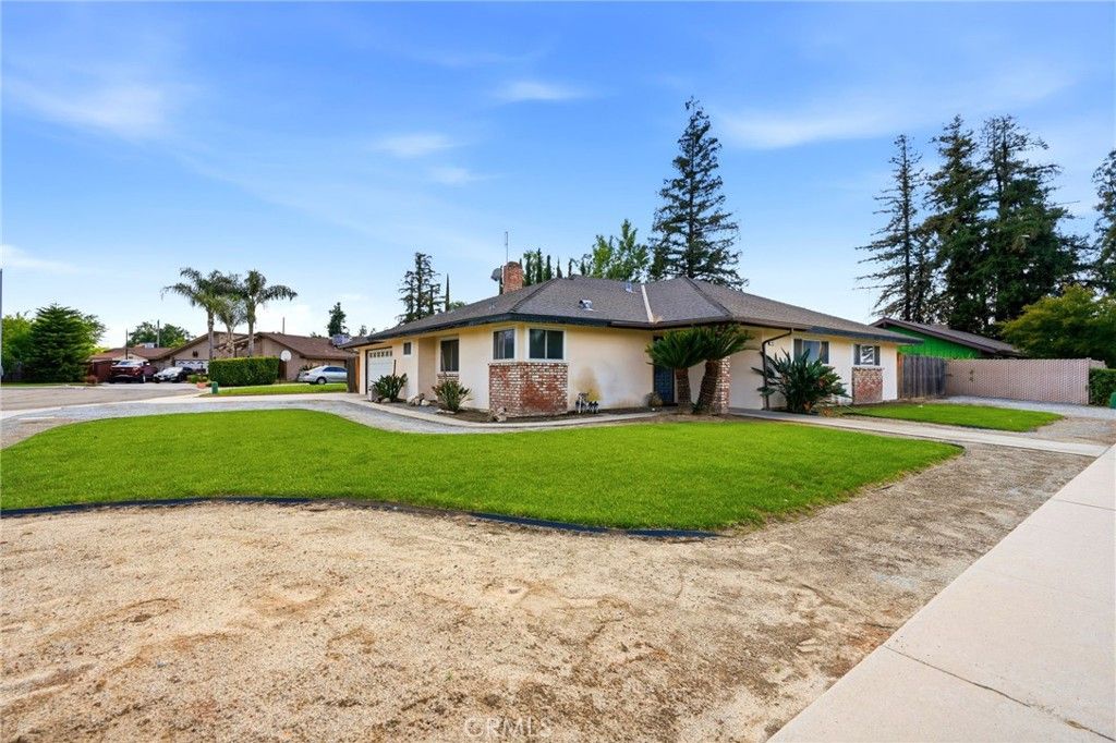 Image 4 of property listing at 153 Bonita Ave, Fowler, CA 93625