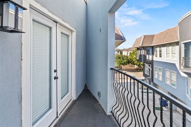 2316 Stutz Drive A, Dallas, TX 75235