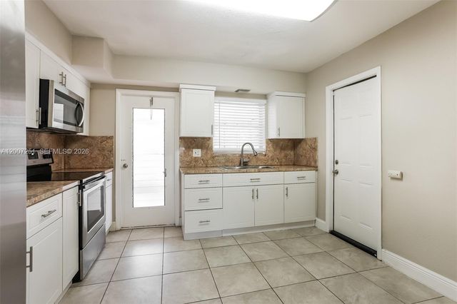 2720 SW 18th St, Fort Lauderdale, FL 33312