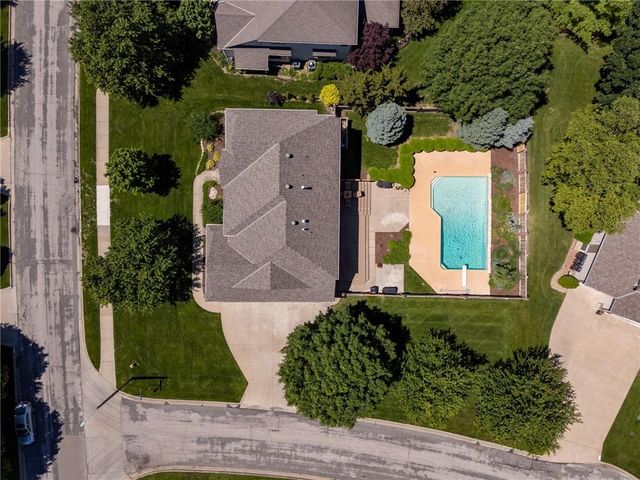 4728 Wimbledon Drive, Lawrence, KS 66044