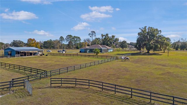 16421 W HIGHWAY 326, Morriston, FL 32668