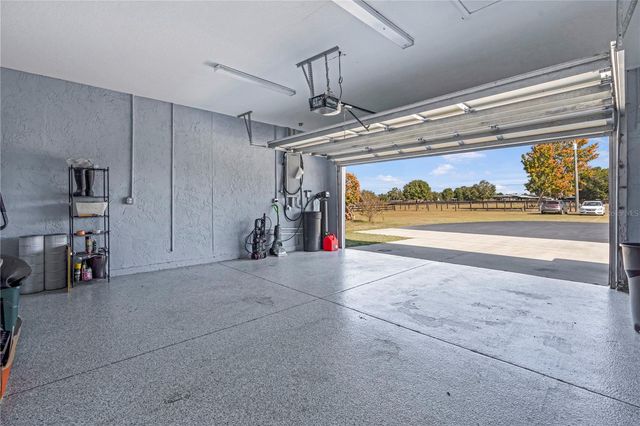 16421 W HIGHWAY 326, Morriston, FL 32668