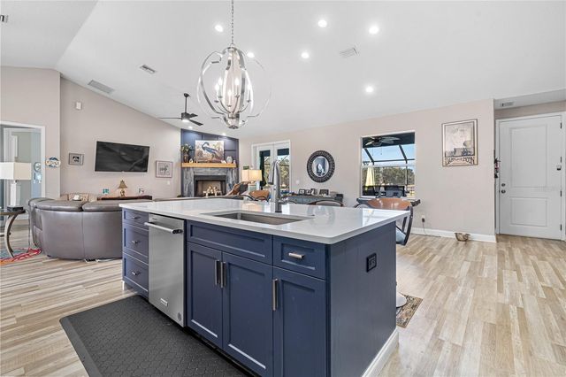 16421 W HIGHWAY 326, Morriston, FL 32668