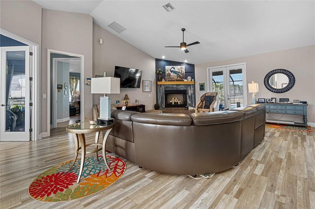 16421 W HIGHWAY 326, Morriston, FL 32668