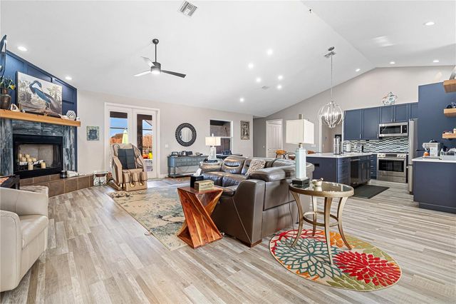 16421 W HIGHWAY 326, Morriston, FL 32668