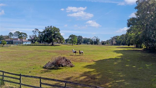 16421 W HIGHWAY 326, Morriston, FL 32668