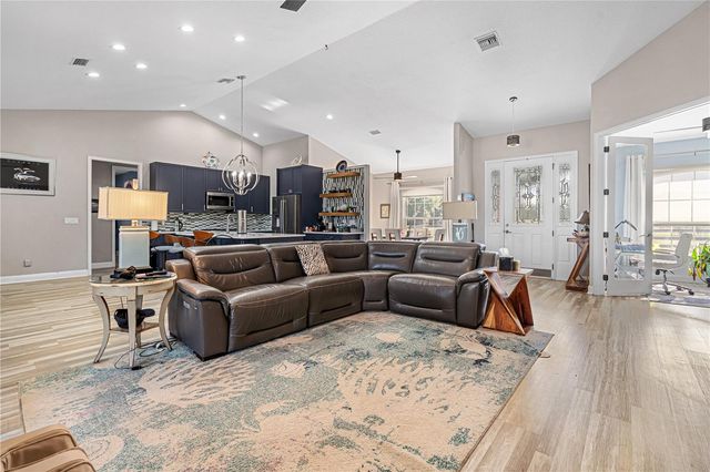 16421 W HIGHWAY 326, Morriston, FL 32668