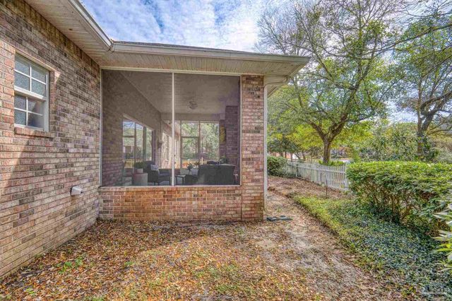 9740 Limpkin Ln, Pensacola, FL 32507