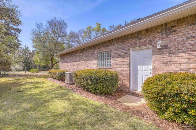 9740 Limpkin Ln, Pensacola, FL 32507