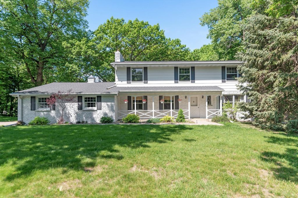 8225 Niagara Lane N, Maple Grove, MN 55311