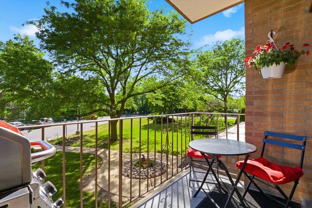 1747 W Crystal Lane 207, Mount Prospect, IL 60056