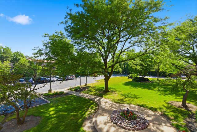 1747 W Crystal Lane 207, Mount Prospect, IL 60056