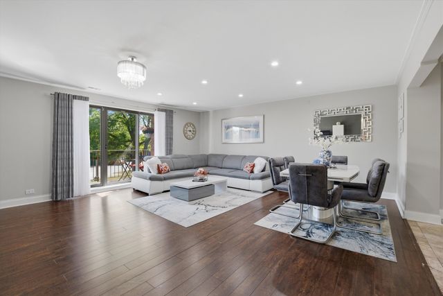 1747 W Crystal Lane 207, Mount Prospect, IL 60056