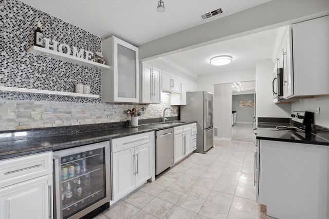 1747 W Crystal Lane 207, Mount Prospect, IL 60056